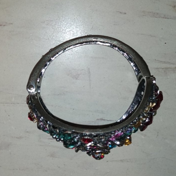 3/$20 - Flower gem bracelet - Picture 4 of 4